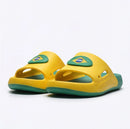 Chinelo Slide Nuvem Infantil Brasil ✦ Bandeira Copa | VAI DAR BRASIL