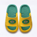 Chinelo Slide Nuvem Infantil Brasil ✦ Bandeira Copa | VAI DAR BRASIL