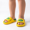 Chinelo Slide Nuvem Infantil Brasil ✦ Bandeira Copa | VAI DAR BRASIL